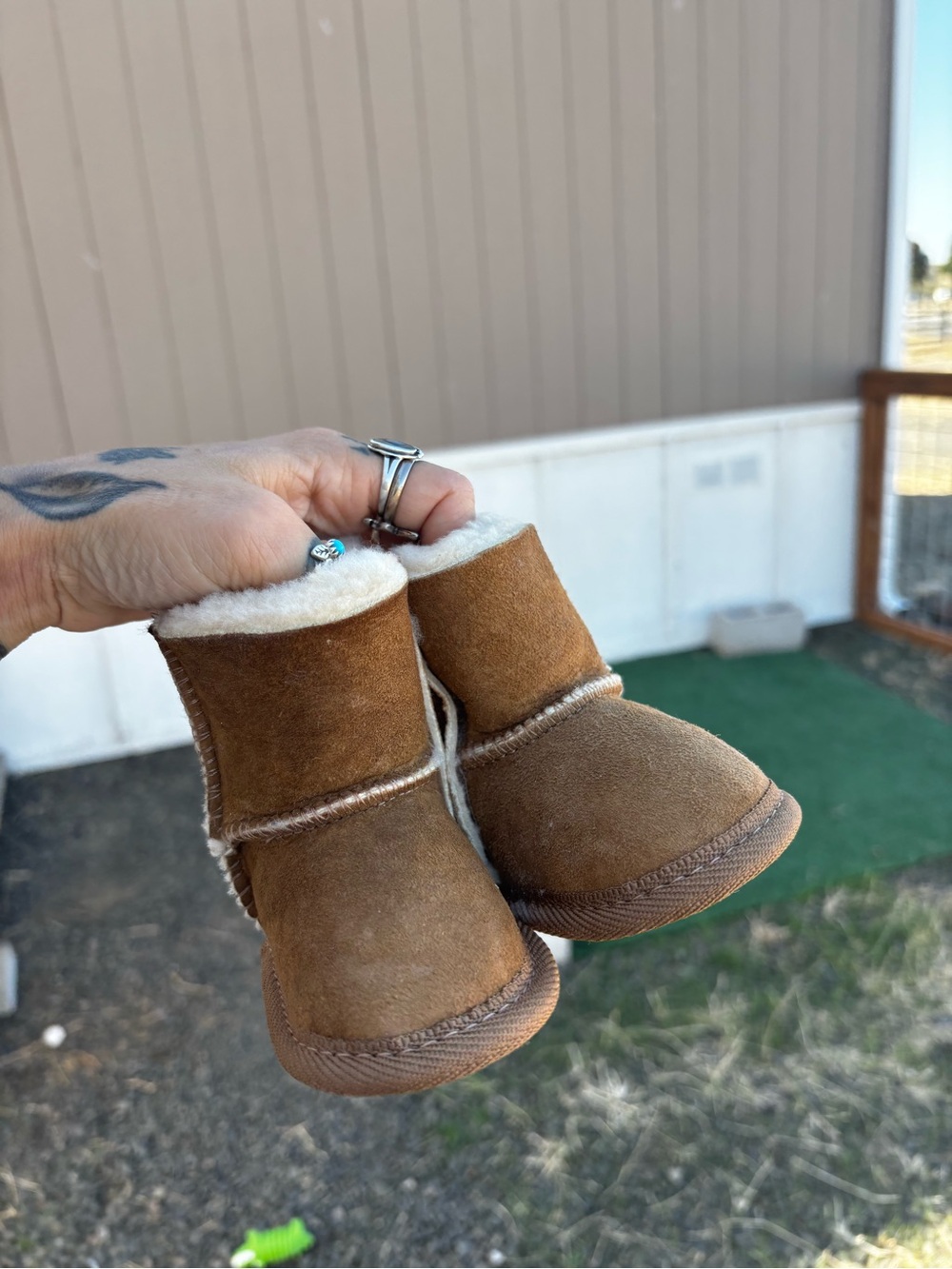 Real UGG Australia Baby/Toddler Sheepskin Boots Chestnut Size 2/3